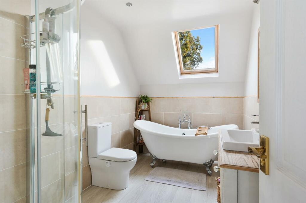 HOWARD CLOSE, 1 - (3).jpg