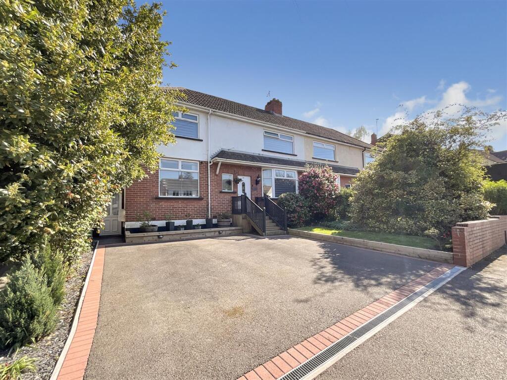 Front Garden/Driveway