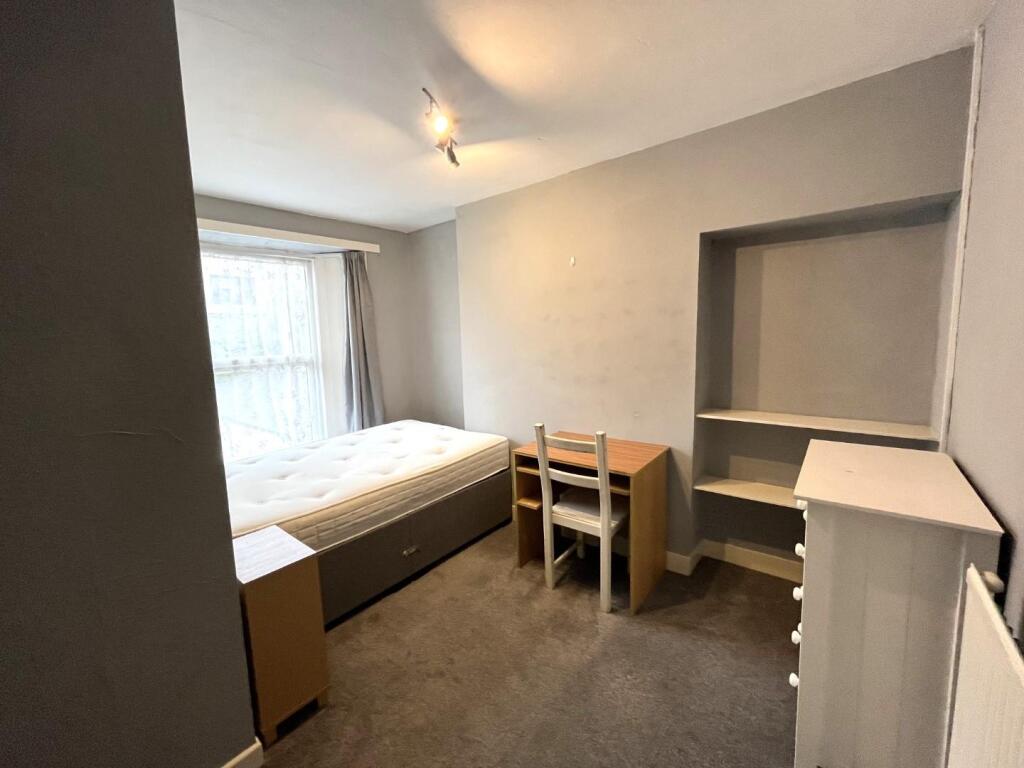 Bedroom 2.JPG