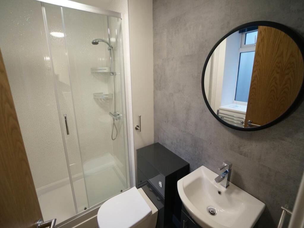 3FronHeulog_Bathroom_2.JPG