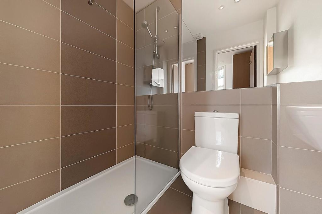 Bathroom (2).jpg