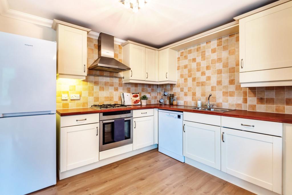 Kitchen / Dining Area