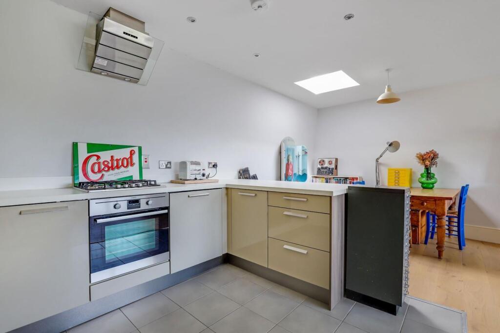 13-5c6fJHPropWorld - Flat 9, 2-4 Trewsbiry Road -3