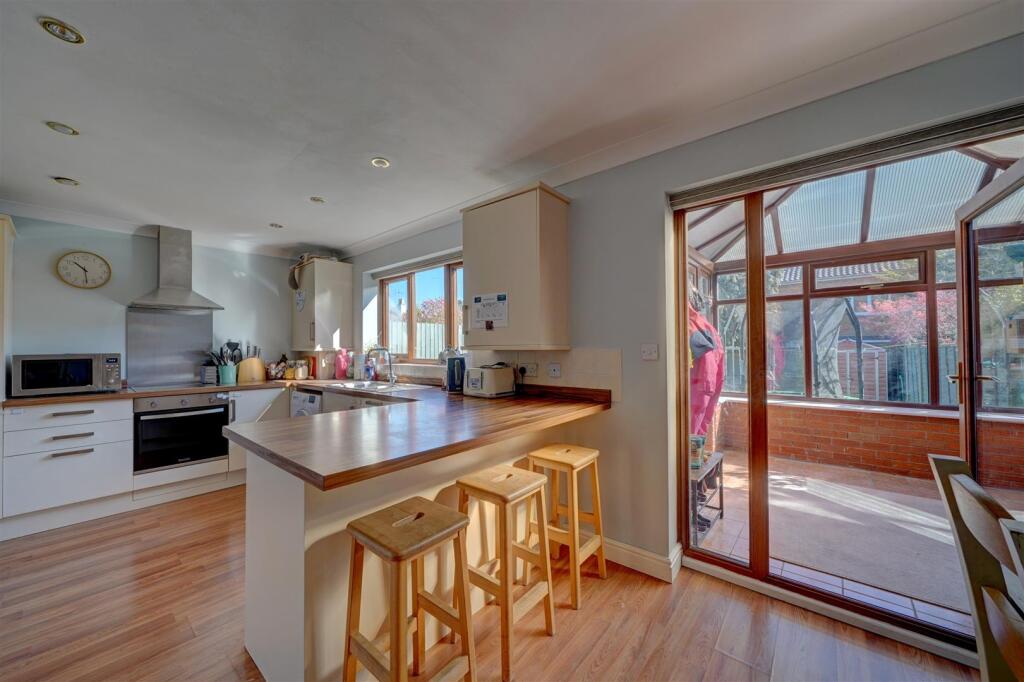 23 Foster Crescent (14).jpg