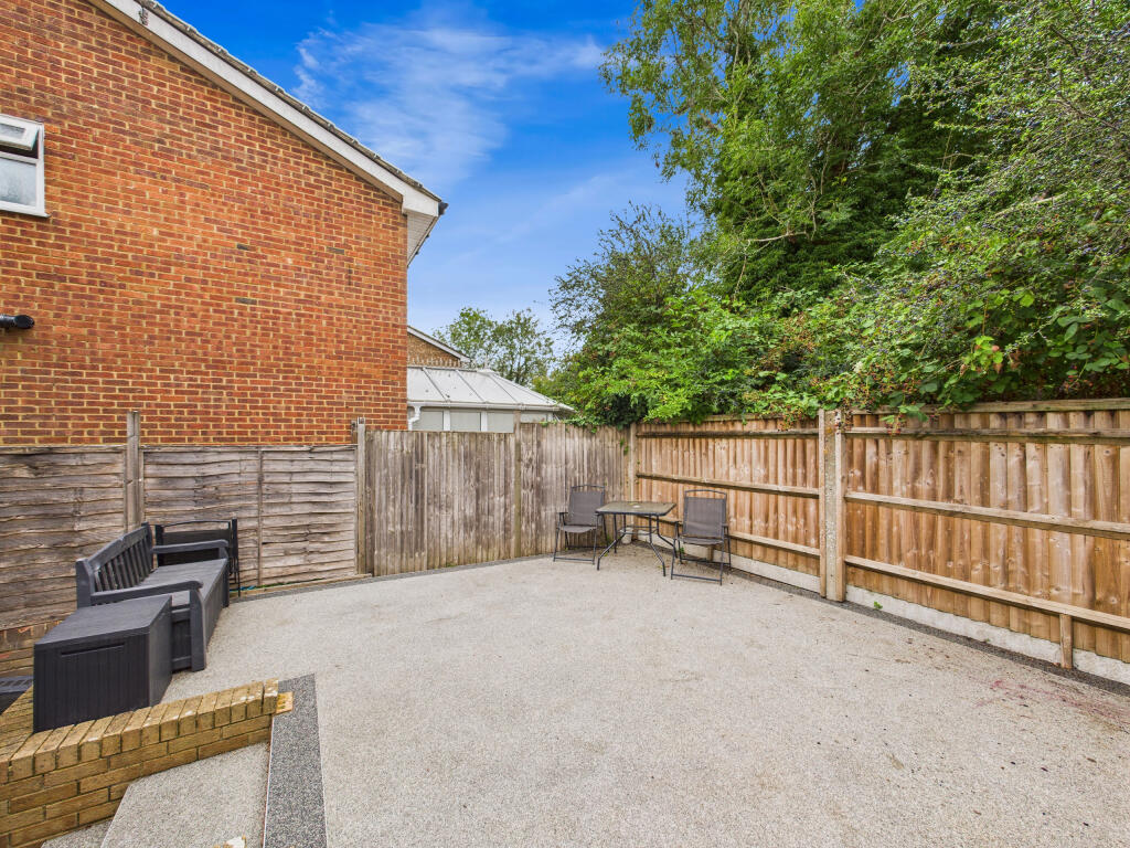 CAM01354G0-PR0570-STILL016