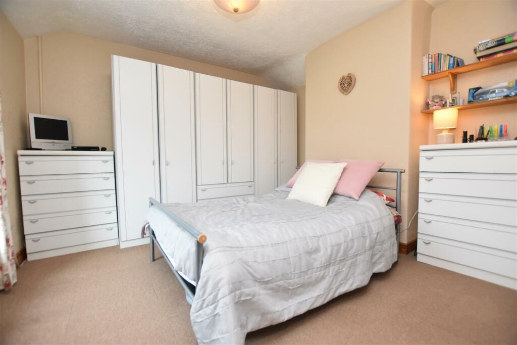 bedroom 2.JPG