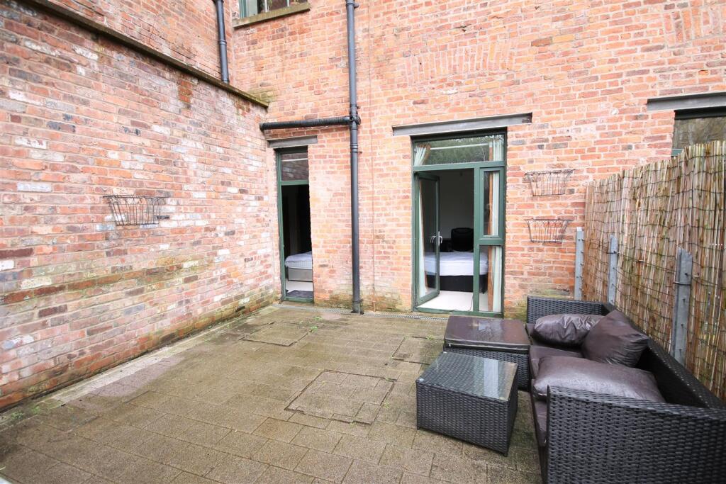 Outside area off master and bedroom 2