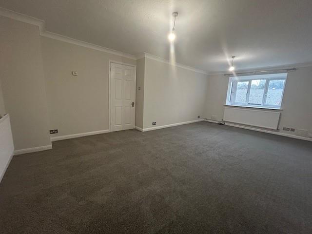 8 scarlet Oaks lounge.jpg