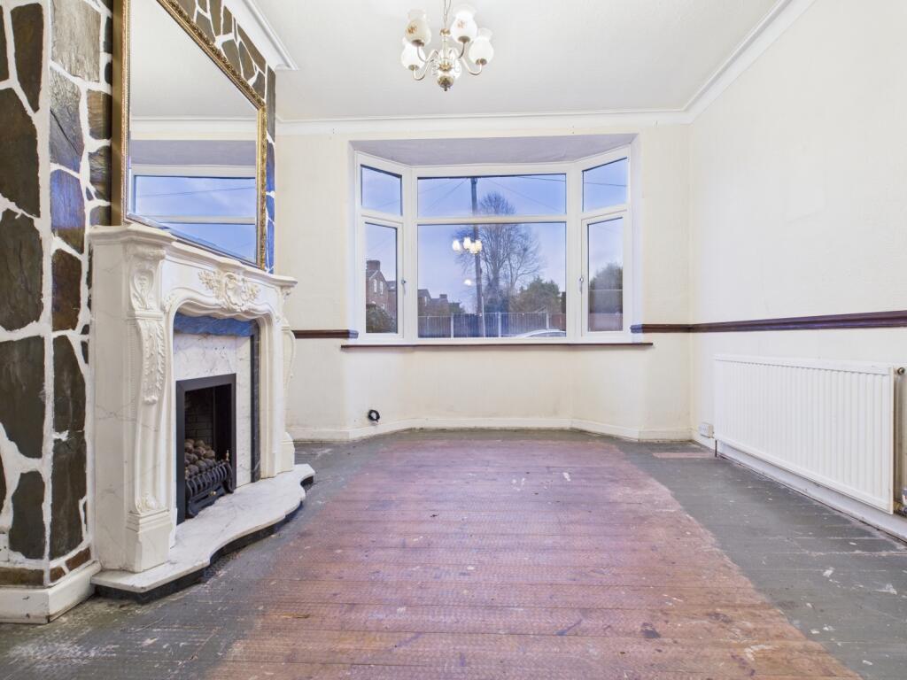 CAM03729G0-PR0204-STILL017