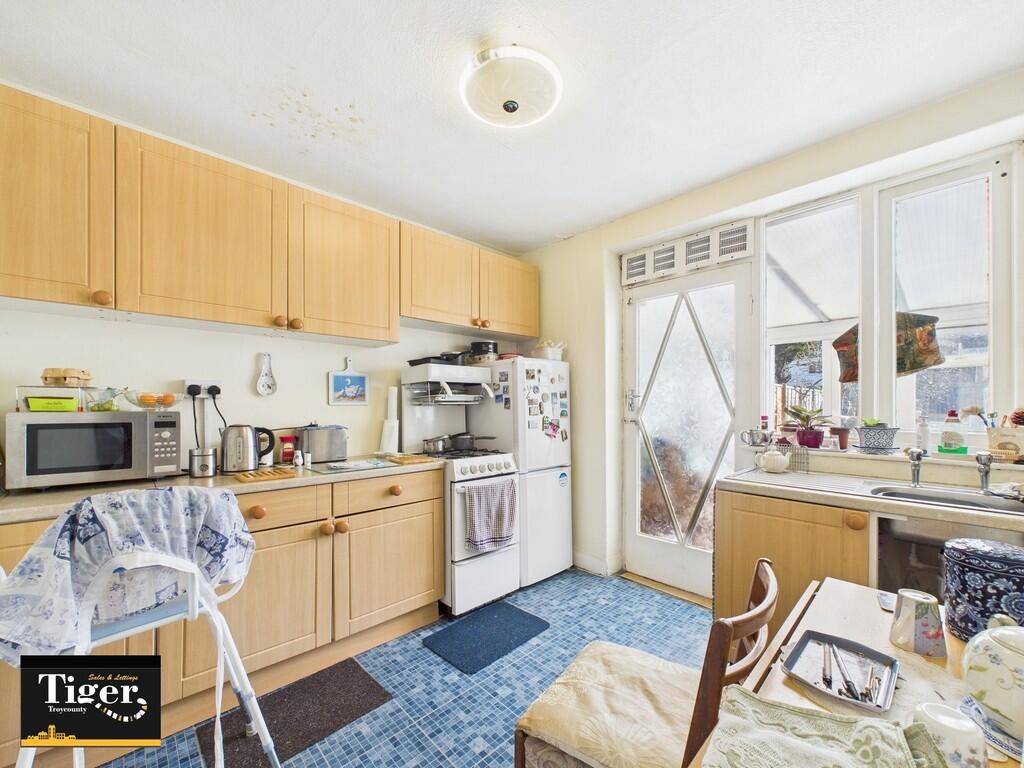 CAM02176G0-PR0492...