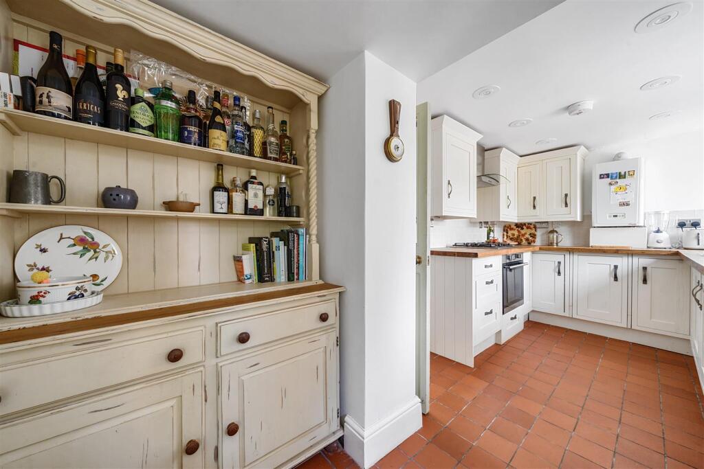 Grape25 Kitchen...jpg