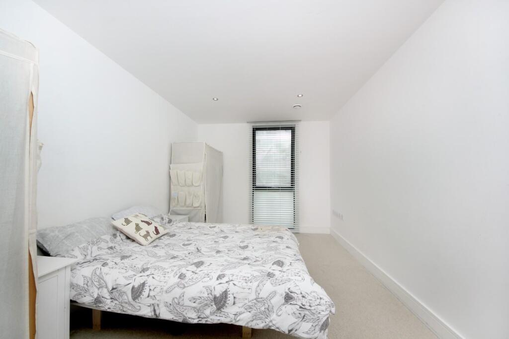 Bruce court -bedroom (4).jpg