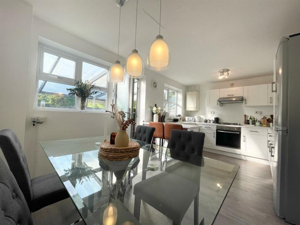Kitchen 1.jpg