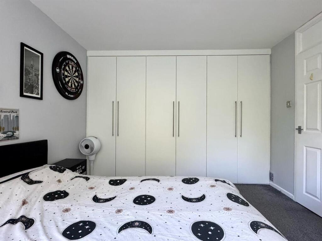 Bed 1.jpg