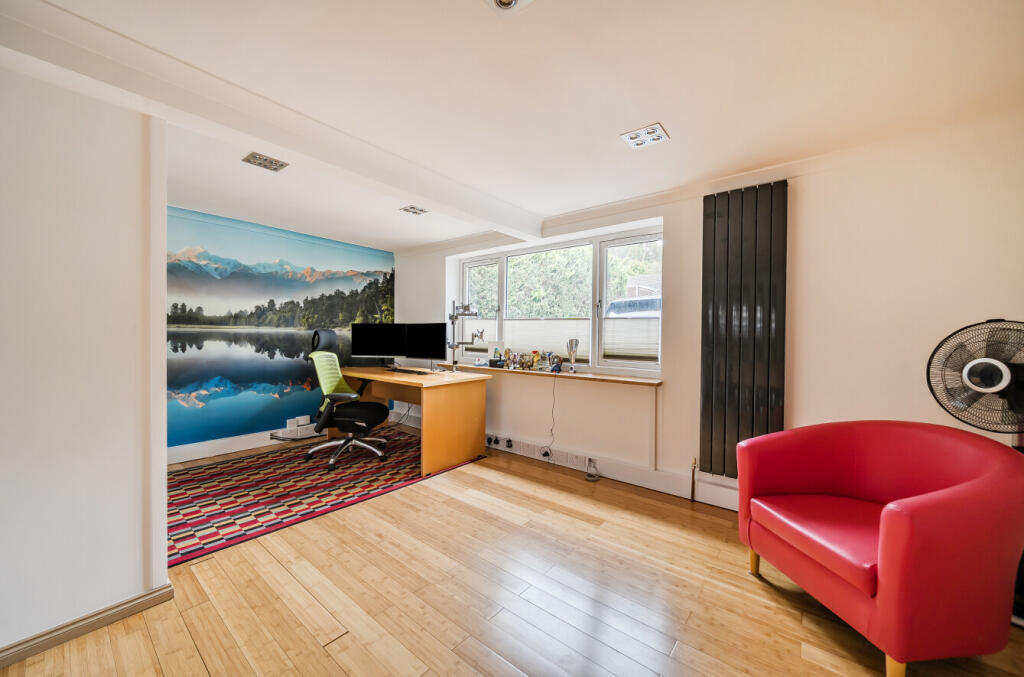 1369584-11-68f244...