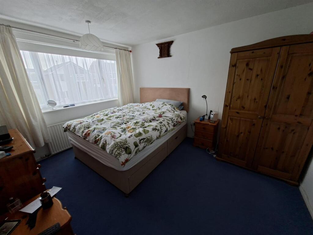 Ash Rise, Northampton