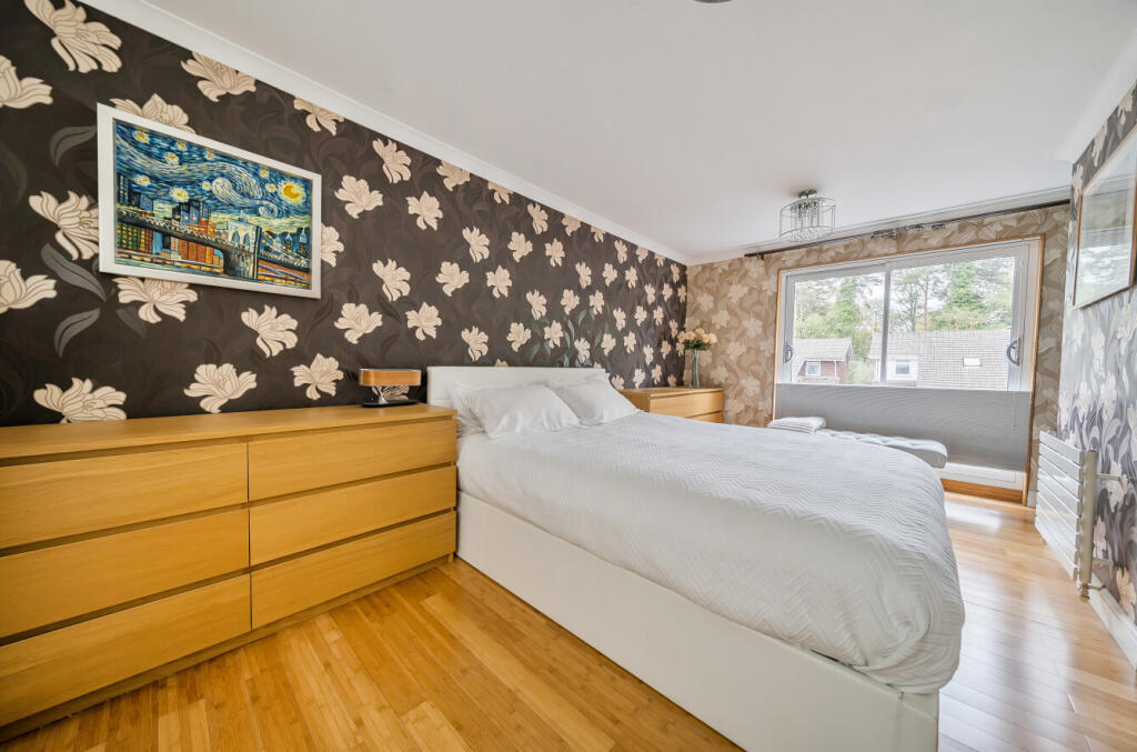 1369584-18-68f245...