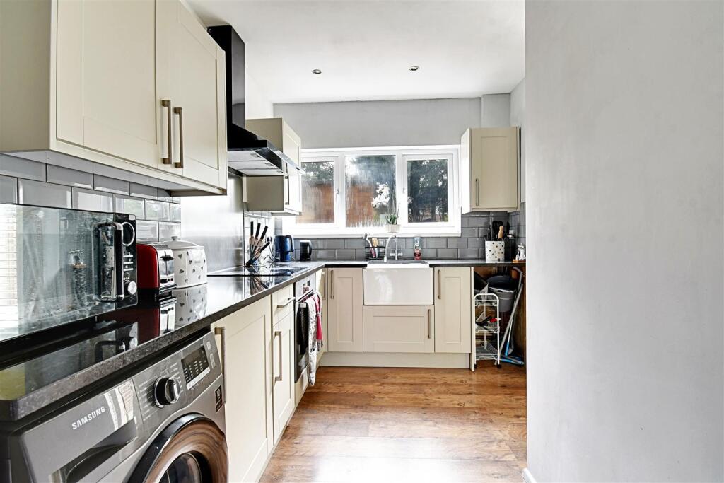 Kitchen 1.jpg