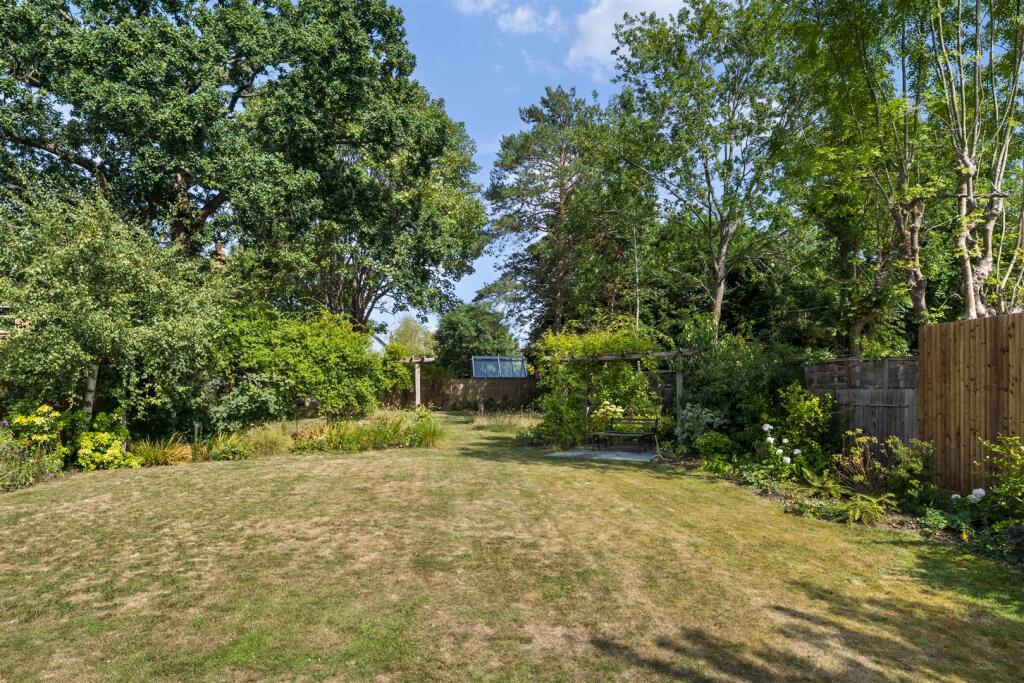 2 Meadow Road Claygate KT10-012.jpg