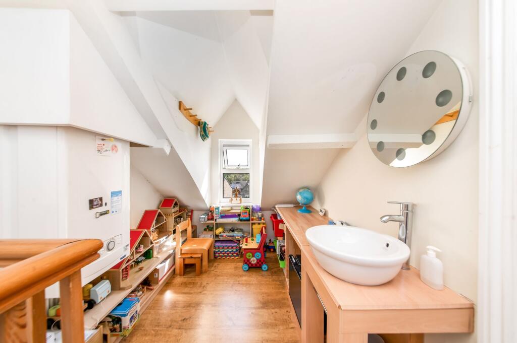 SECOND FLOOR LANDING