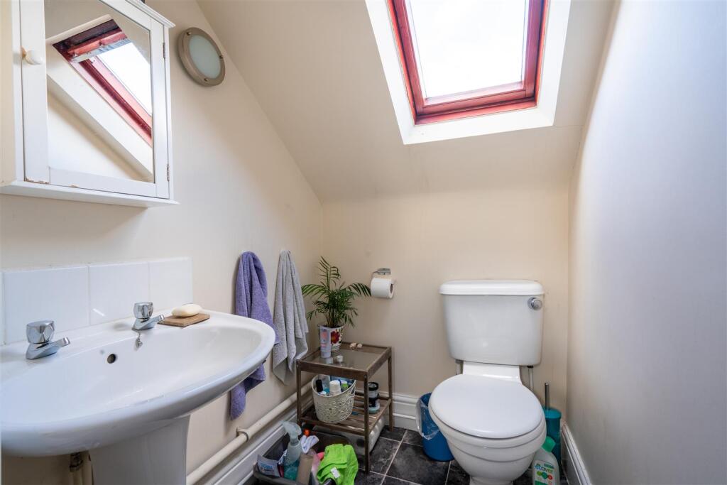Bathroom 3_.jpg