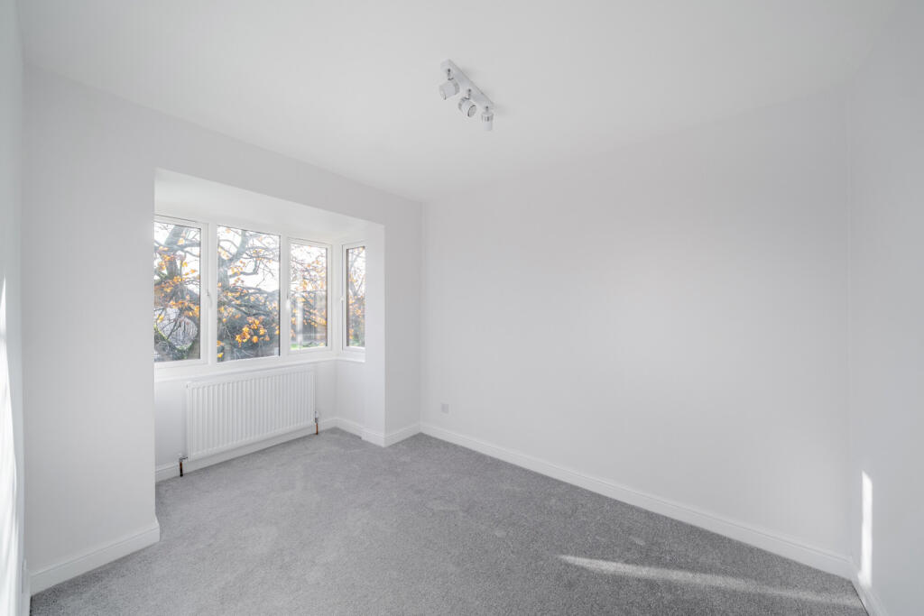 1386051-15-692999...