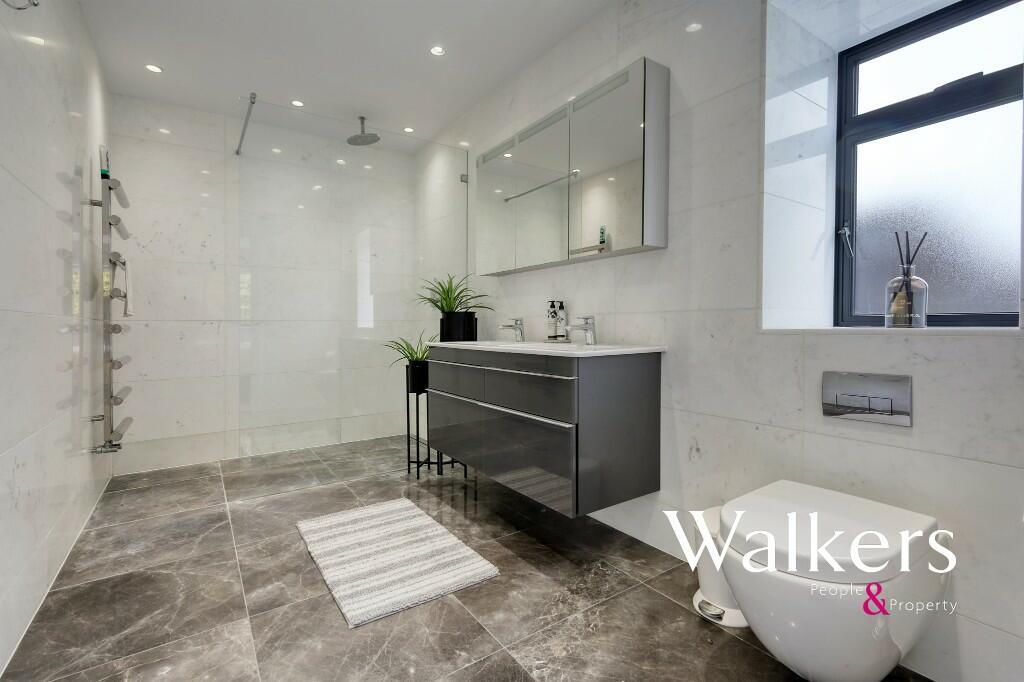Master En-Suite