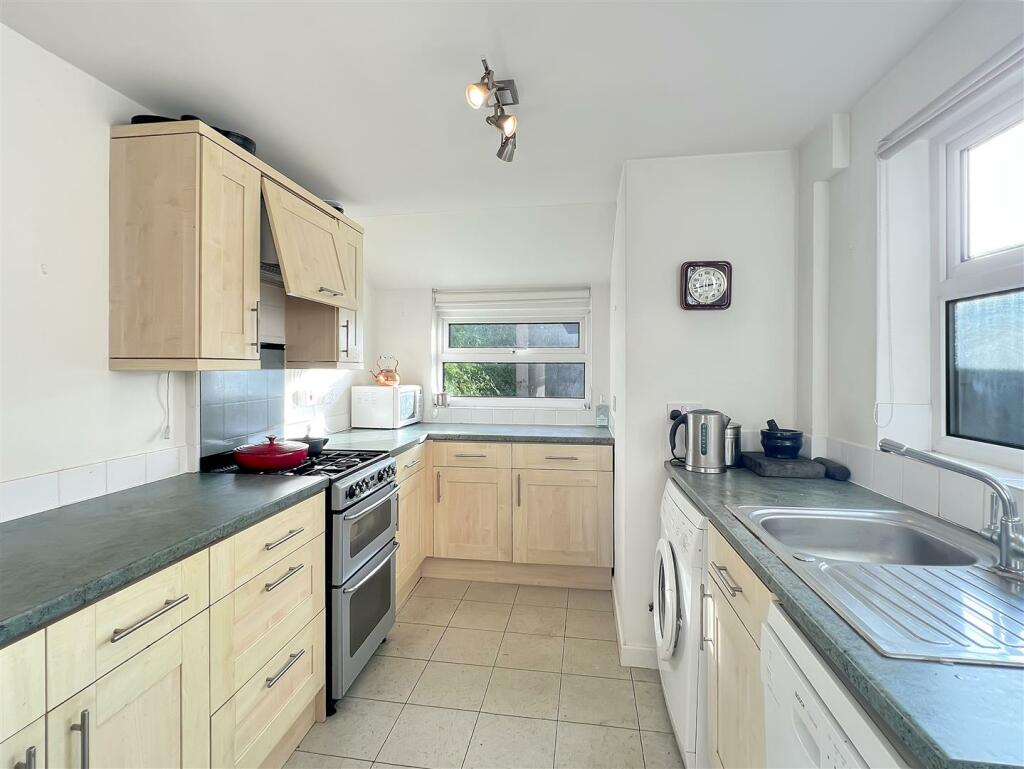 kitchen .jpg