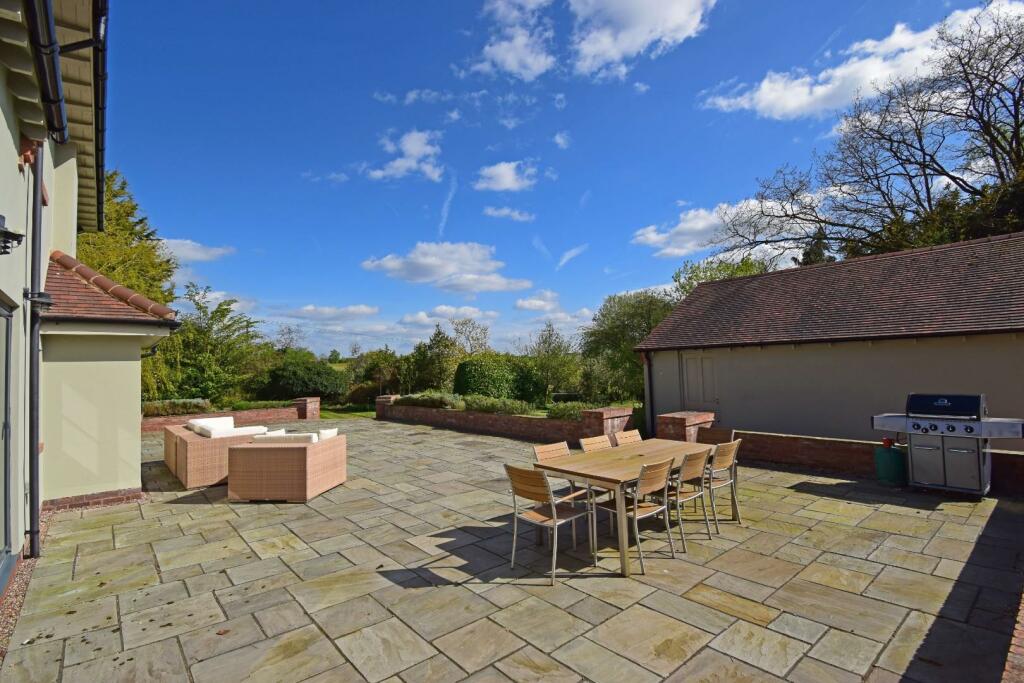 Ridgeway, garden patio a.jpg