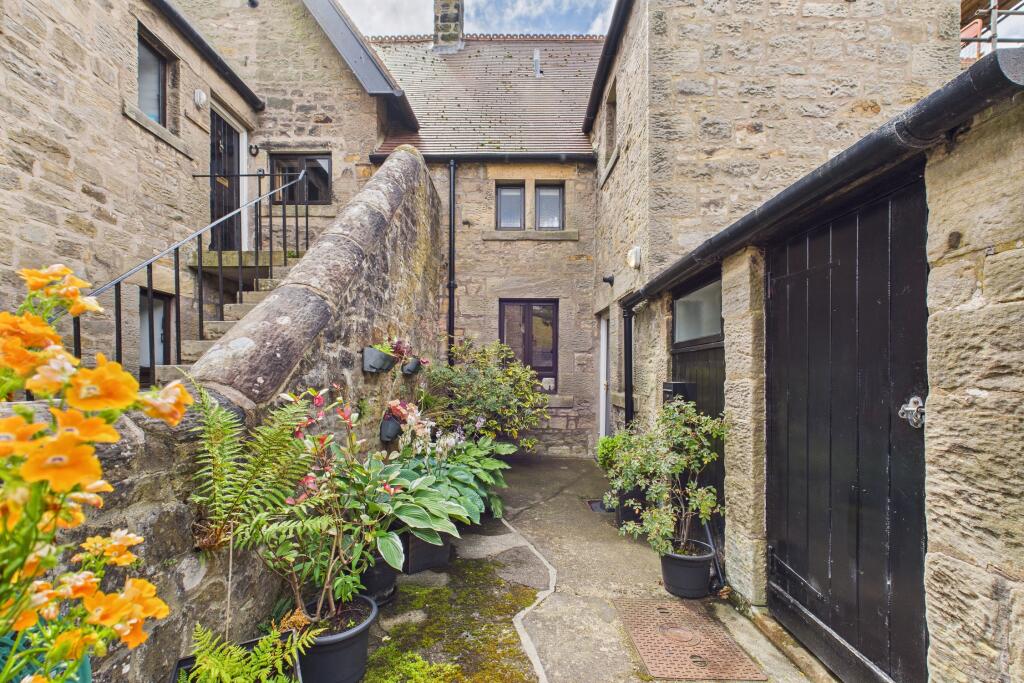 CAM04201G0-PR0099-STILL023