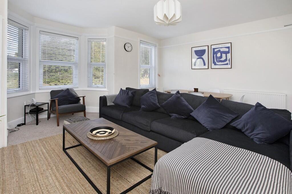 14Archibold202208...