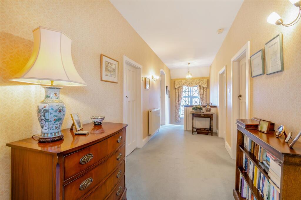 8633871-interior32.jpg