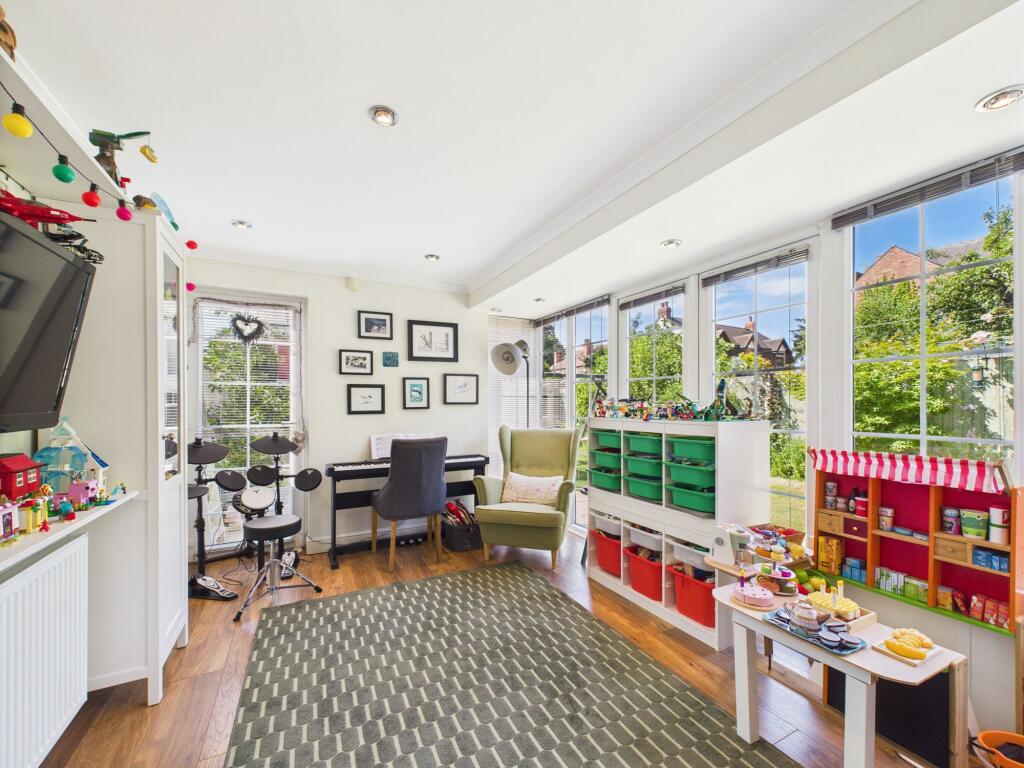 Sitting/Family Room