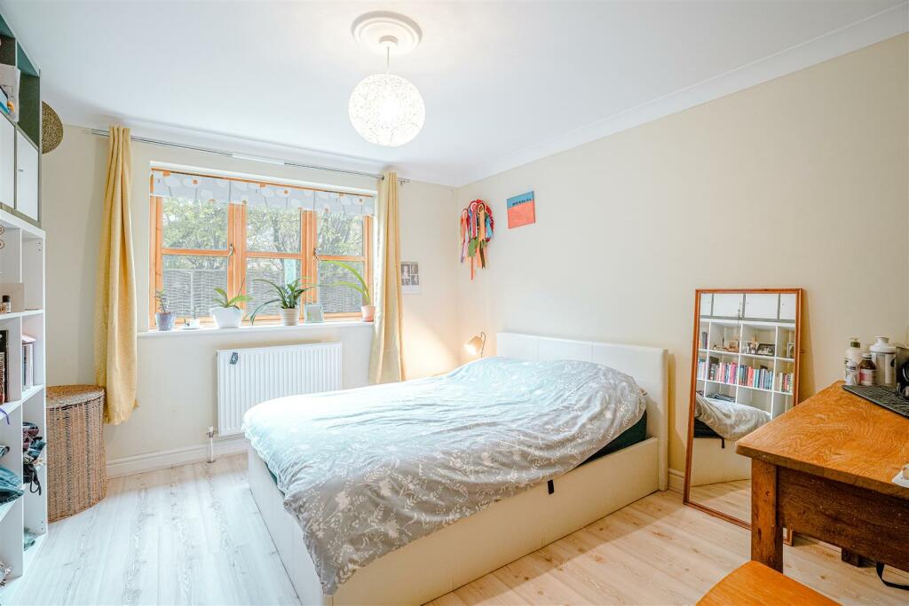 12A Copperfield Way, Burwell-14.jpg