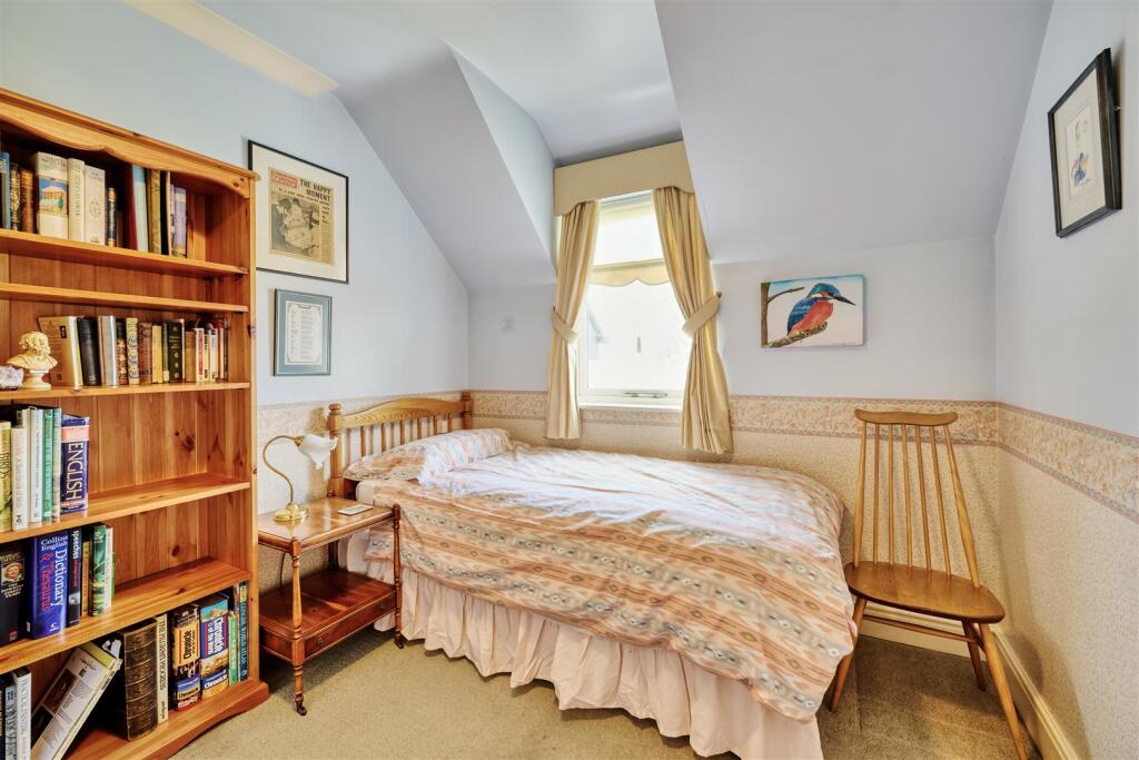 23-4 Rectory Court E