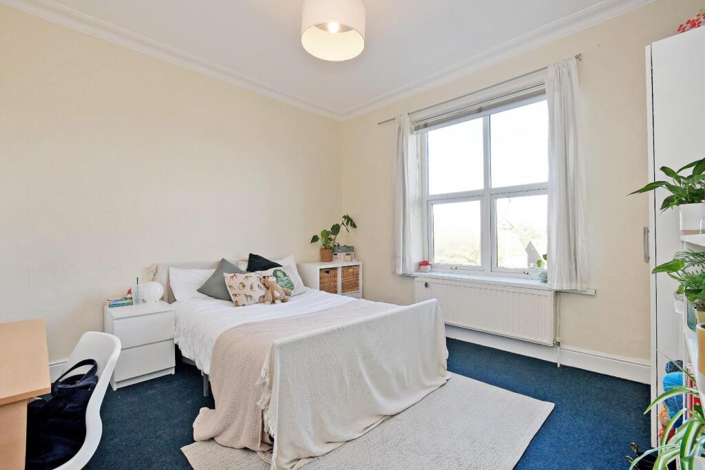 61 Crookes Rd - bedroom 2, pic 1.jpg