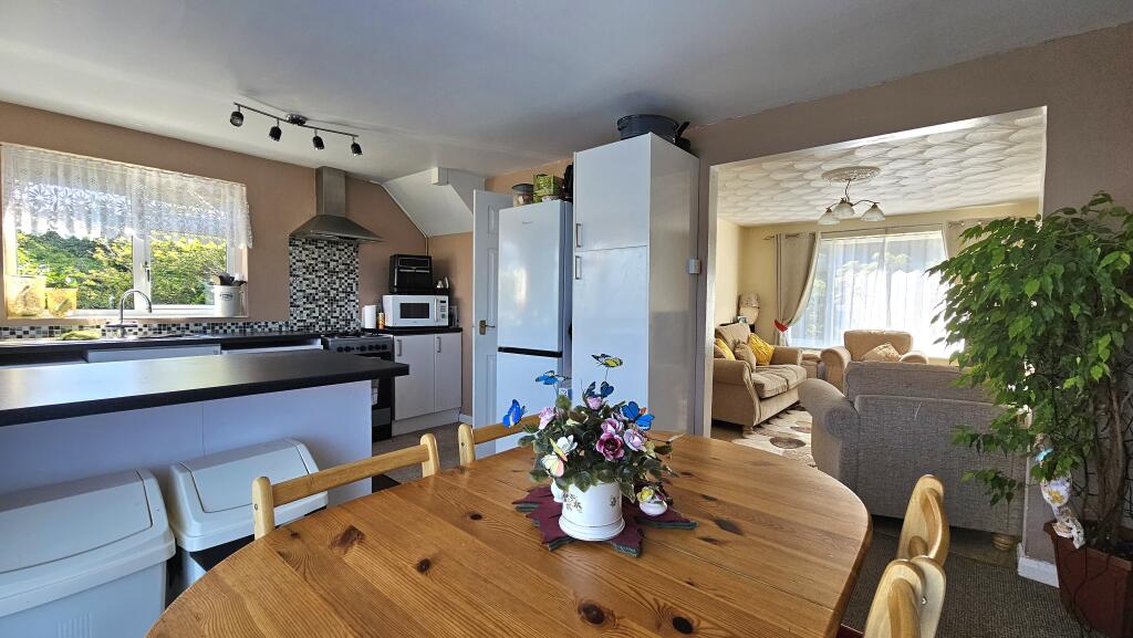 Kitchen / dining room
