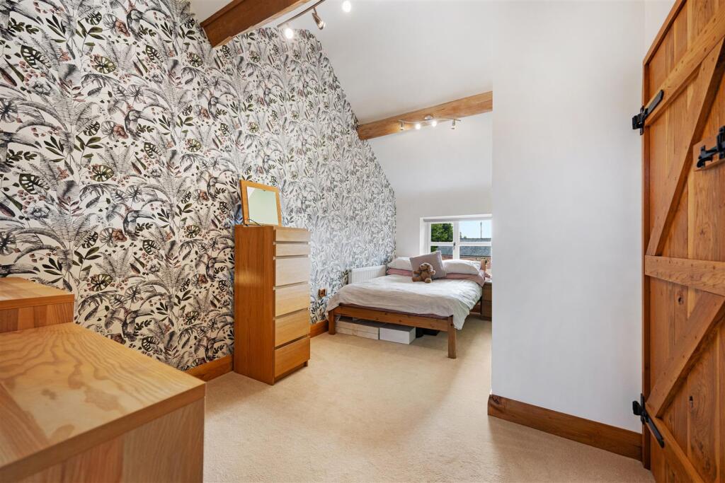 Guest suite/bedroom 2