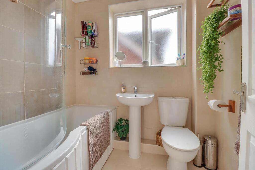 22 HIGHCLIFFE WAY_-8.jpg