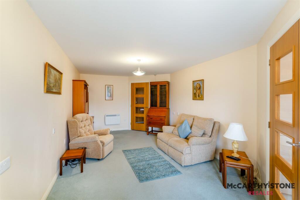 8585202-interior06.jpg