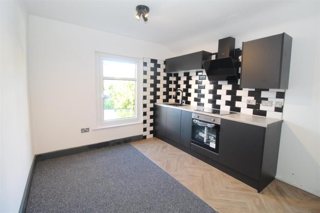 Llantrisant Street, Cathays, Cardiff, CF24 4JE