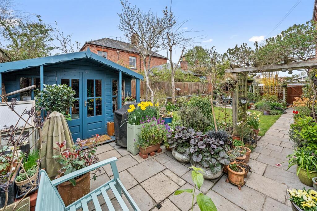 4 Bartholomews Close - 010.JPG