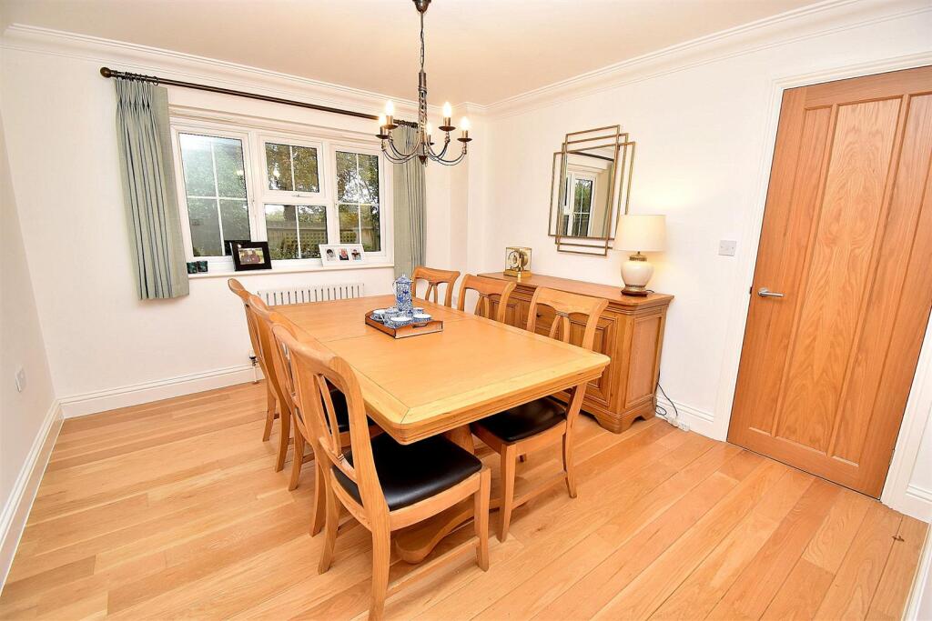 DINING ROOM 1.JPG