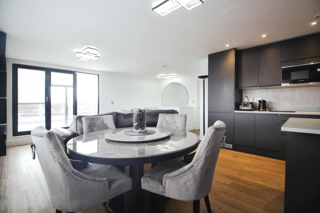 DINING AREA 2.JPG