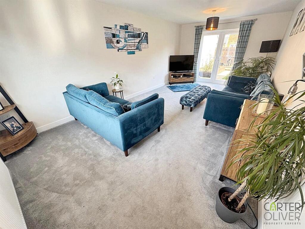 LOUNGE A.jpg