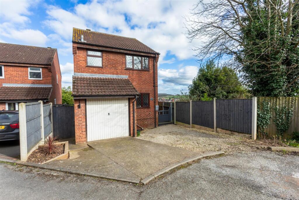 1 Redcar Close, Gedling, NG4 4EW-0002-External.jpg