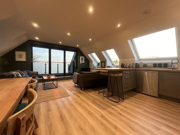 Lounge 1
