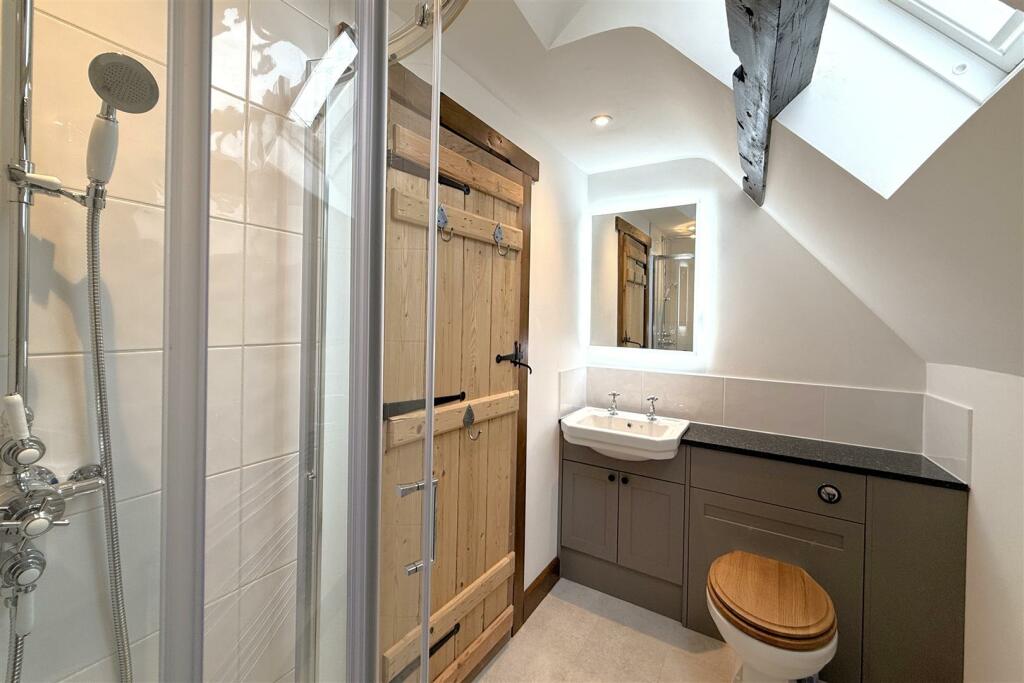 Shower Room   3.JPG