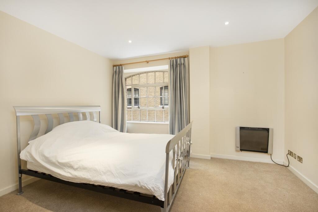 Eagle Wharf 19 - bed