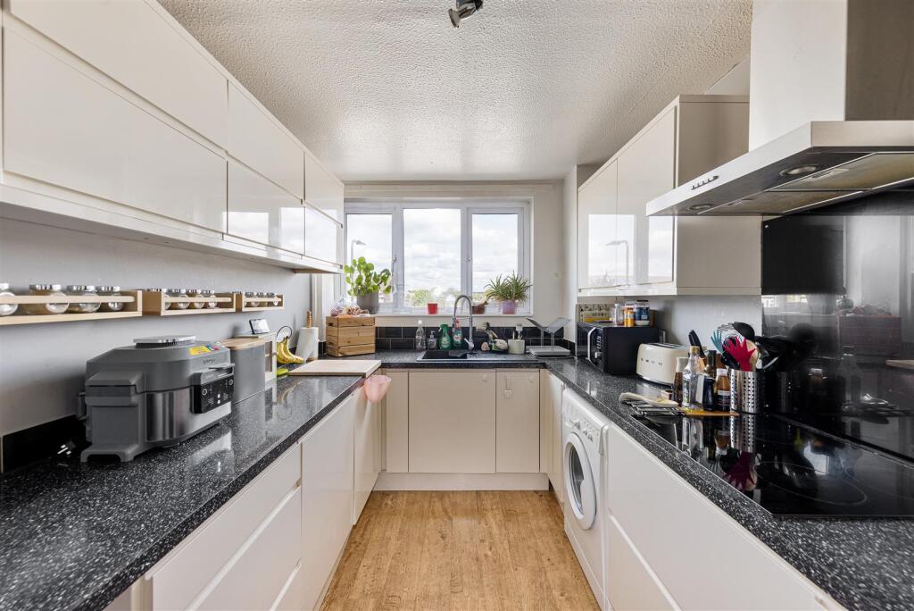 Wyemead Crescent, E4